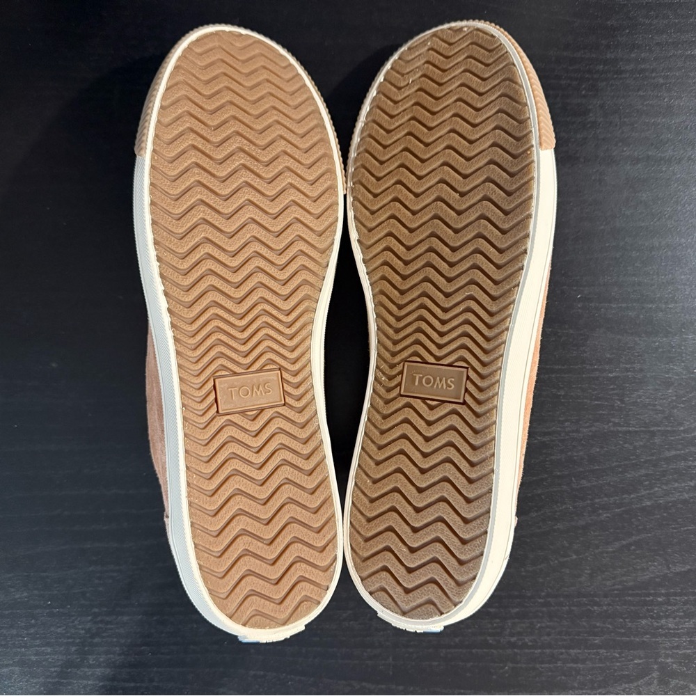 TOMS Nubuck Sneakers Pink Pig Caramel Suede Size 7 NEW With Tags - Picture 5 of 5